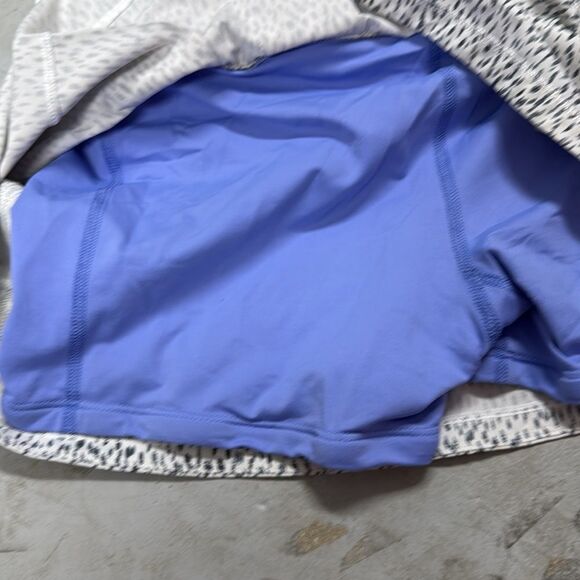 Black and White Patterned Athletic Skirt LULULEMON - Size 8 - Picture 3 of 4